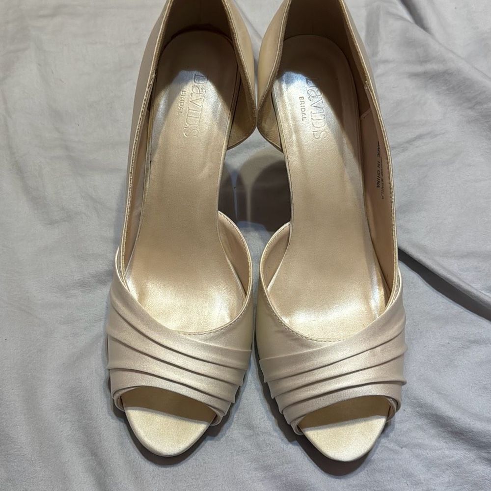 Peep toe shoes